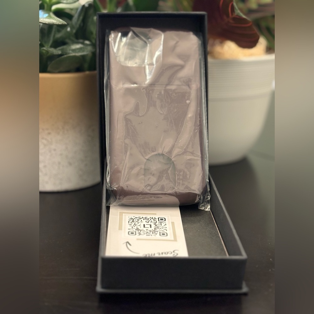 NWT- Lupalegacy Apogee series- iPhone 13 Cell phone case with wallet holder